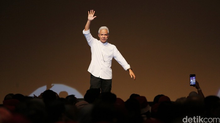 Bakal Calon Presiden Ganjar Pranowo memberikan pemaparan Forum Alumni Perguruan Tinggi se-Indonesia di The Ballroom XXI Djakarta Theater, Jakarta Pusat, Minggu (17/9/23). Ganjar Pranowo memaparkan materi soal Indonesia Emas dalam menjawab tantangan masa depan Indonesia.