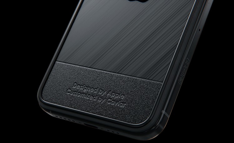 iPhone 15 Pro berlapis emas