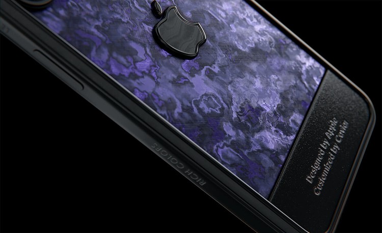 iPhone 15 Pro berlapis emas