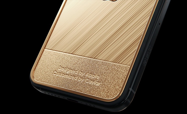 iPhone 15 Pro berlapis emas