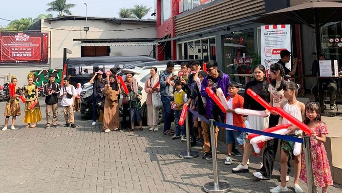 Jaring Talenta Muda dan Bakat Unik Ajang pencarian bakat KFC Mencari Bucket memasuki tahap akhir. Inilah momen yang paling dinanti oleh ribuan peserta yang disaring dari delapan kota di Indonesia.