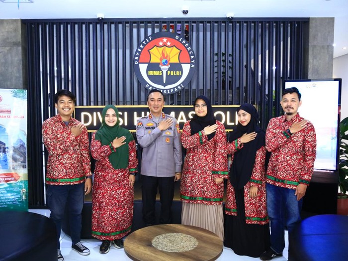 Kadiv Humas Polri berangkatkan 4 jurnalis umrah dalam rangka HUT Humas Polri ke-72