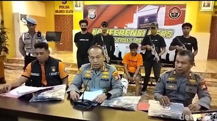 Kapolrestabes Makassar Kombes Mokhamad Ngajib saat rilis kasus penyerangan busur panah.