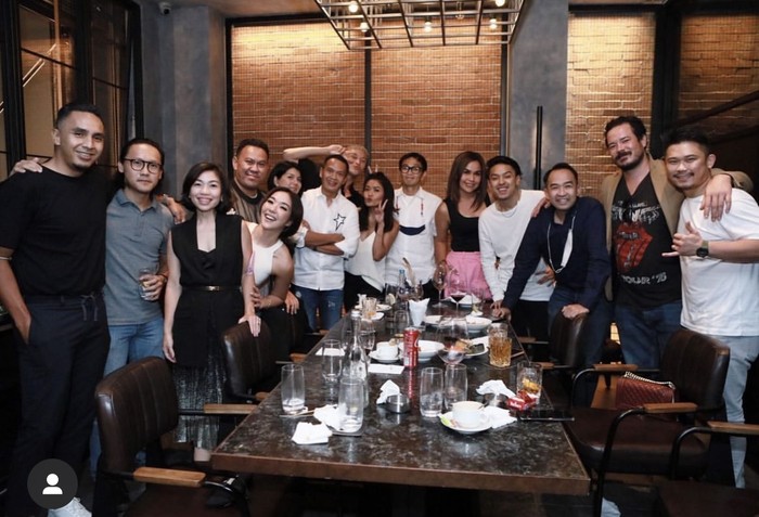 Keseruan Melaney Ricardo Saat Jajan Bakso hingga Makan di Restoran Mewah Keseruan Melaney Ricardo Saat Jajan Bakso hingga Makan di Restoran Mewah