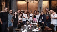 Ada lagi keseruan saat artis Indonesia itu merayakan ulang tahun temannya. Aprilla Mokalu di sebuah restoran mewah. Foto: Instagram @melaney_ricardo