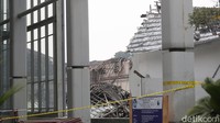 Namun bergerak ke pintu belakang, di Jalan Abdul Muis terlihat jelas bagian Museum yang terbakar. Sebagai bangunan Museum tampak hangus dan ambruk usai dilalap si jago merah. 