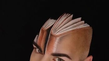 Dia sangat berbakat dalam melukis bayangan sempurna dan menciptakan desain apa pun, mulai dari mengubah kepalanya menjadi potongan kue hingga menambahkan hiu di tengkoraknya. Foto: Instagram @lucaluceart via BrightSide