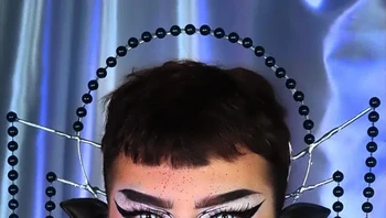 Terakhir, ada makeup artist Andy yang lebih fokus pada desain riasan bertema horor. Foto: Instagram @andymakeup.art via BrightSide