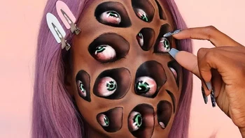 Selain menciptakan desain surealis, RJ juga banyak menciptakan riasan super realistis yang meniru penampilan banyak selebritis. Foto: Instagram @cakefacerj via BrightSide