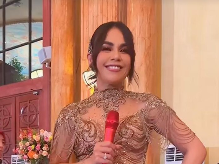 Melaney Ricardo menjadi MC di pernikahan anak Hotman Paris.