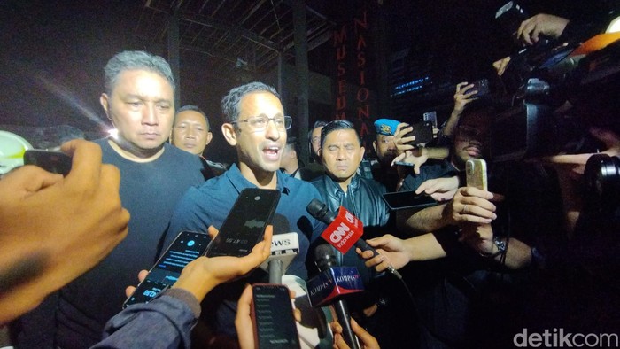 Mendikbud Nadiem Makarim cek lokasi kebakaran di Museum Nasional.