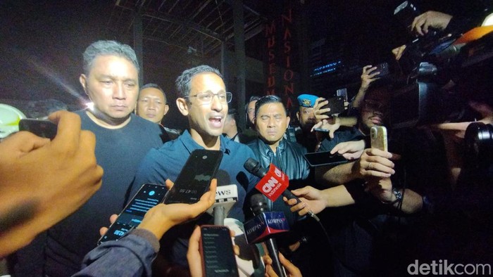 Mendikbud Nadiem Makarim cek lokasi kebakaran di Museum Nasional.