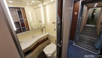 KA Cepat ini juga dilengkapi dengan toilet yang ramah bagi pengguna berkebutuhan khusus. 