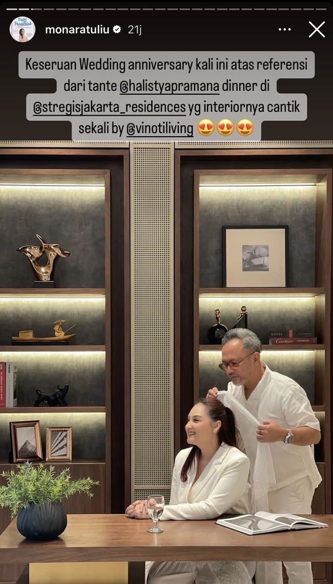 Bak pengantin, Mona juga tampak mengenakan veil di kepalanya. Ibu lima anak itu terlihat cantik dan menawan di momen perayaan anniversary pernikahannya. Foto: Instagram/@monaratuliu