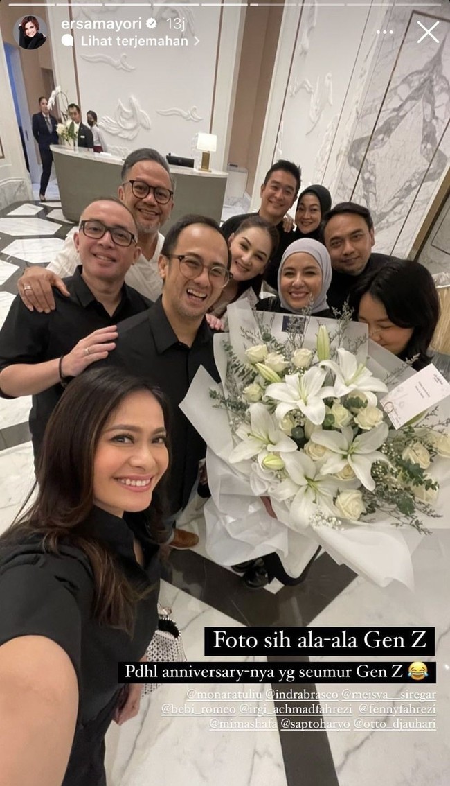 Mona Ratuliu dan Indra Brasco baru saja merayakan anniversary pernikahan mereka yang ke-21. Keduanya pun membuat perayaan dengan mengundang para sahabat dan keluarganya. Foto: Instagram/@ersamayori