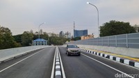 Masyarakat bisa mengakses flyover Jl. Akses Kereta Cepat Halim Perdanakusumah melalui Jalan DI Panjaitan arah Jatinegara menuju ke Cawang. Jalan akses tersebut terletak di sebelah kiri, dekat dengan SPBU Kemhan, persis sebelum terowongan Cawang. 