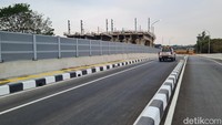 Dengan diresmikannya kereta cepat pertama di Asia Tenggara itu, nantinya Jakarta-Bandung bisa ditempuh dalam waktu kurang dari 1 jam.