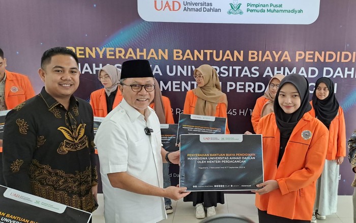 PAN Beri Beasiswa Mahasiswa UAD