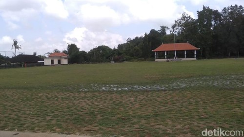 Pemeliharaan Lapangan Pau, Klungkung.
