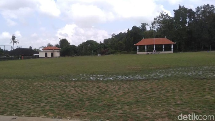 Pemeliharaan Lapangan Pau, Klungkung.