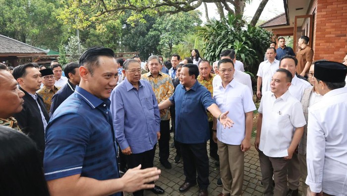 Pertemuan antara SBY dengan Prabowo Subianto di Hambalang, Bogor.
