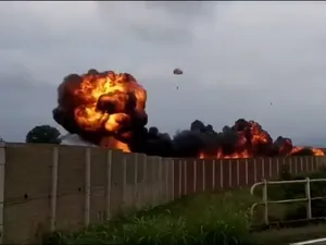 Detik-detik Pesawat Jet Jatuh di Italia, Tewaskan Anak 5 Tahun