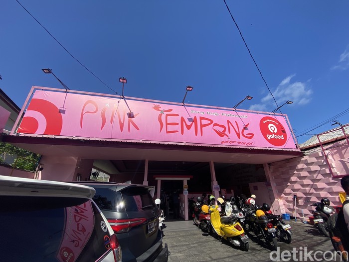 Pink Tempong, nasi tempong yang pedasnya bikin nagih di Bali