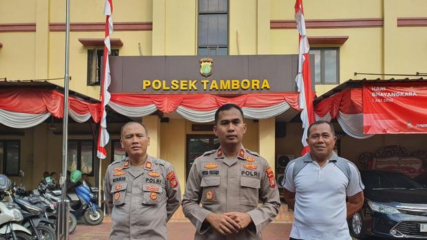 Polsek Tambora mengungkap kasus pemerkosaan anak di bawah umur oleh juru parkir liar, Minggu (17/9/2023).