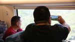 Potret Antusias Warga Jajal Kereta Cepat Jakarta-Bandung