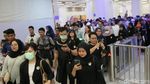 Potret Antusias Warga Jajal Kereta Cepat Jakarta-Bandung
