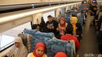 Potret Antusias Warga Jajal Kereta Cepat Jakarta-Bandung