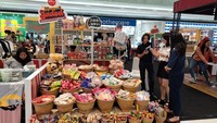 Event Koempoel Jadoel sebagai ajang berkumpulnya para pecinta barang-barang dan gaya vintage alias “jadul” dari berbagai kalangan, usia, dan latar belakang ini siap disemarakkan dengan berbagai kegiatan mulai dari bazaar koleksi vintage, nonton bareng, live performance, hingga talkshow dan kegiatan-kegiatan booth dengan beragam hadiah menarik. 