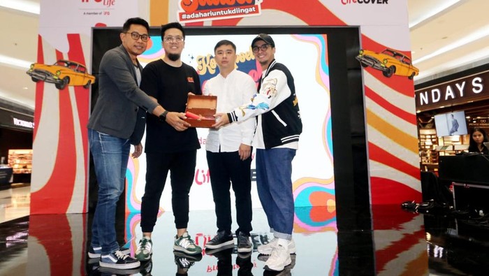 Potret Serunya Komunitas Vintage Gelar Koempoel Jadoel PT Asuransi Jiwa IFG (IFG Life) menggandeng Komunitas Vintage, menggelar event Koempoel Jadoel, di Lippo Mall Puri, Jakarta.
