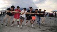 Pulau Maitara yang menjadi ikon uang seribu rupiah tersebut berhasil meraih penghargaan sebagai Desa Wisata Terbaik tahun 2023 oleh Kemenparekraf.  