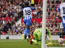 MU tertinggal tiga gol lebih dulu usai dibobol Danny Welbeck, Pascal Gross, dan Joao Pedro. 
