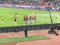 Momen Kameramen Kena Tendangan Bebas Ronaldo