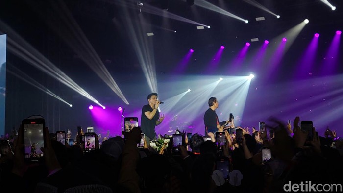 Suasana Konser NOAH di Bandung