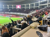 Memanasnya Suasana Derby Jateng Diwarnai Lemparan Botol