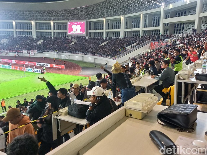 Suasana Stadion Manahan Solo saat Derby Jateng, Sabtu (16/9/2023).