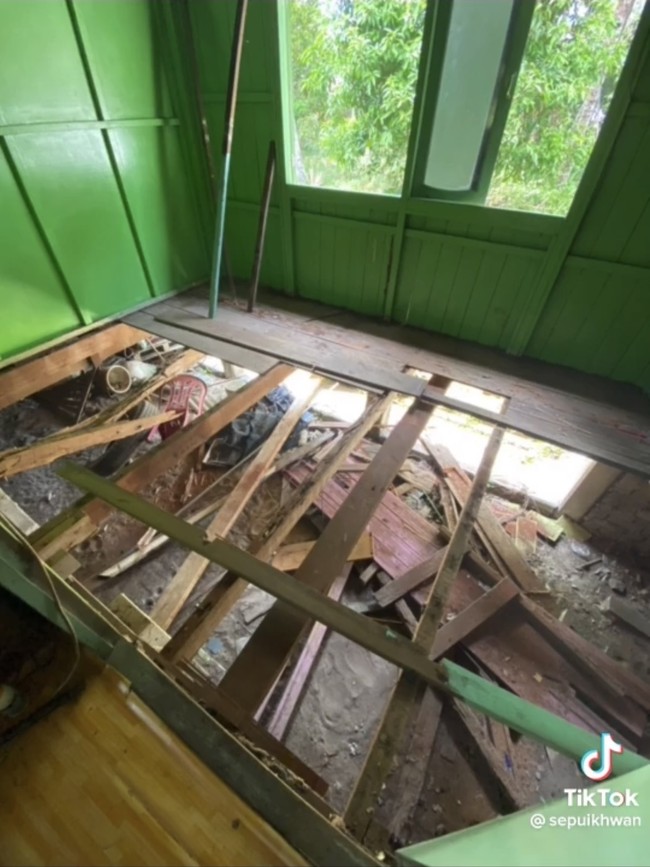 Hingga saat ini video transformasi rumah tersebut telah ditayangkan lebih dari 2,7 juta. Tak sedikit yang memberikan komentar, menyebut awalnya kamar tersebut terlihat seperti kamar Upin Ipin. “Eh gw kira rumahnya Upin Ipin,” komentar salah seorang netizen. Foto: TikTok/@sepuikhwan