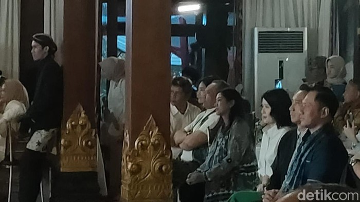Wakil Ketua Dewan Pembina PSI Grace Natalie (baju putih) di Hambalang, Jawa Barat. (Dwi/detikcom)