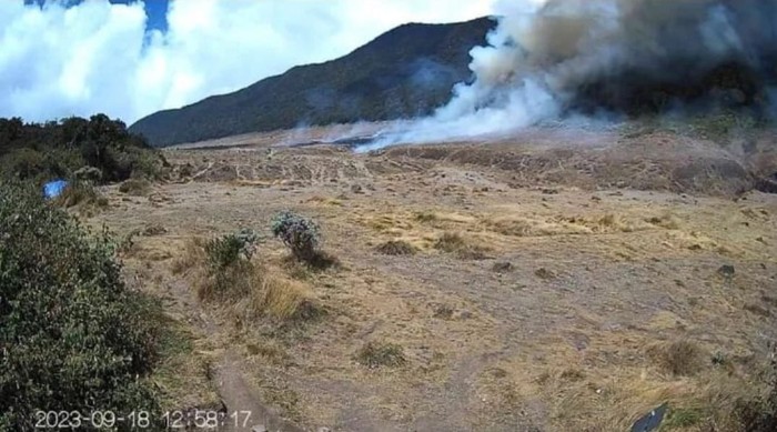 Alun alun Suryakencana Gunung Gede kebakaran