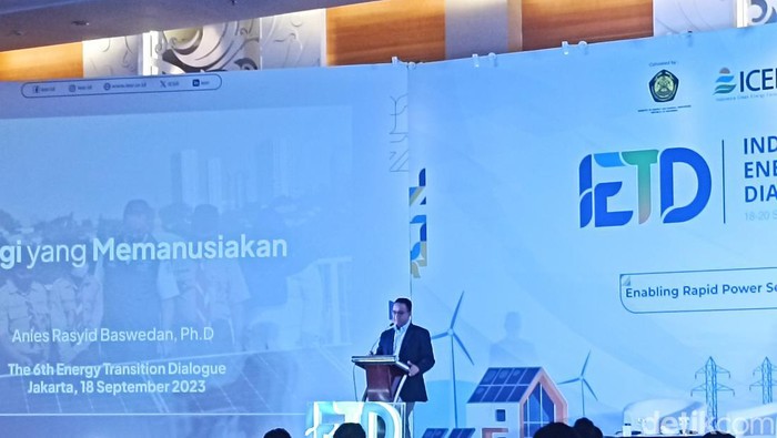 Anies saat menghadiri acara bertajuk Indonesia Energy Transition Dialogue 2023 (Tiara Aliya/detikcom)
