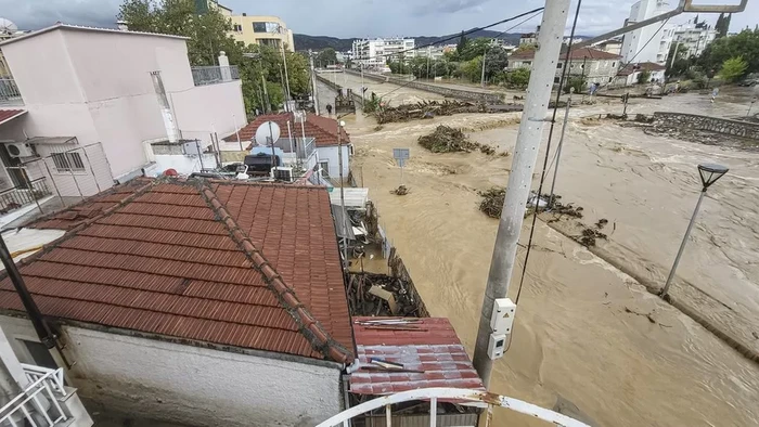 Banjir bandang di Yunani