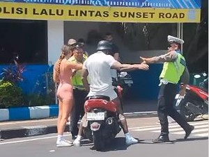 3 Kelakuan Bule di Bali Melawan Polisi Saat Akan Ditilang