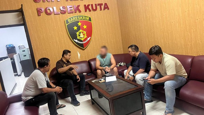 Bule yang terekam berhubungan seks di depan rumah warga di Kuta, Bali, ditangkap.