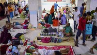 Sepanjang tahun ini, 778 orang di Bangladesh telah meninggal dan 157.172 orang telah terinfeksi, menurut Direktorat Jenderal Pelayanan Kesehatan pemerintah. Badan Anak-anak PBB mengatakan jumlah sebenarnya lebih tinggi karena banyak kasus yang tidak dilaporkan.  
