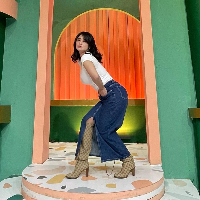 dewi perssik