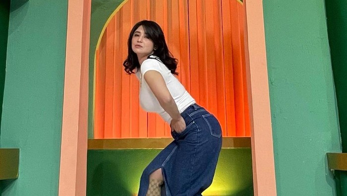 dewi perssik