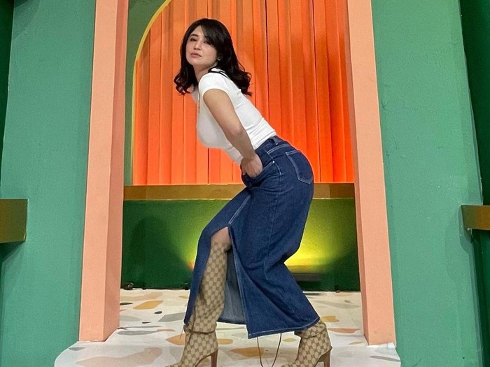 dewi perssik
